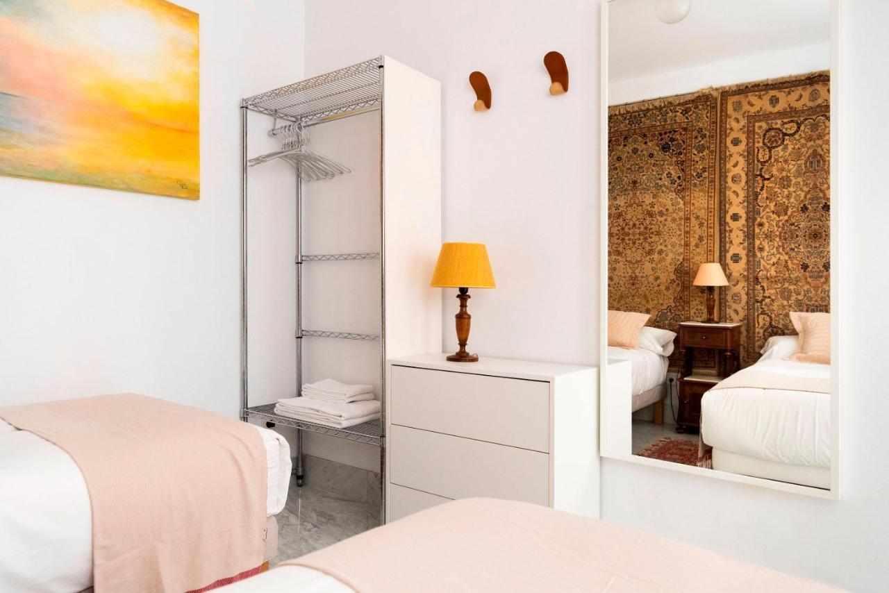 Genteel Home Pasaje Santa Cruz Sevilla Exterior foto